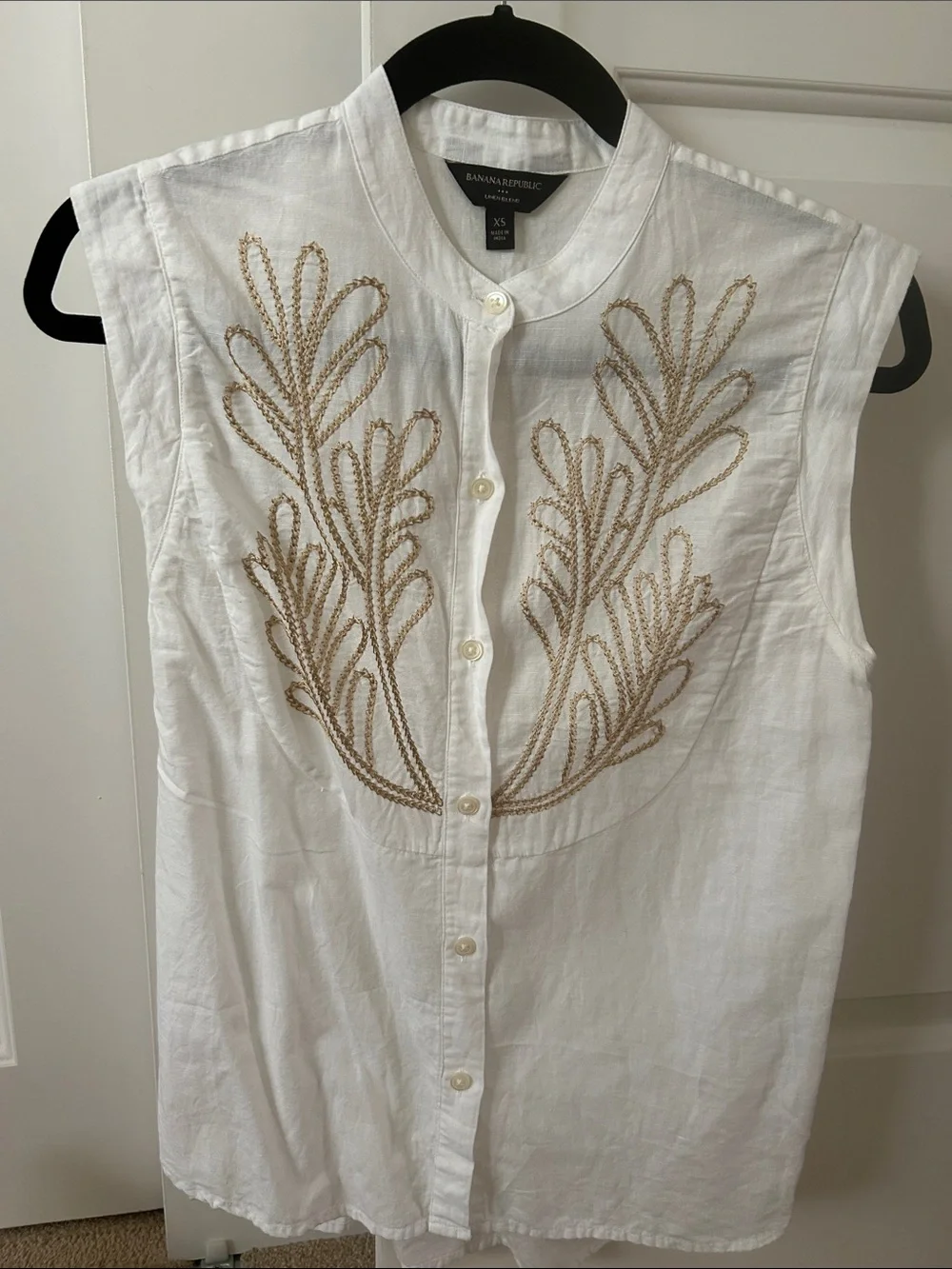 Banana Republic Women's White Sleeveless Embroidered Linen Shirt
